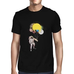 Camiseta 1Tee Para Hombre Astronauta Sosteniendo Planeta Globos Espacio - Imagen 1 de 6