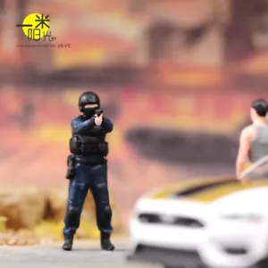 Fai da te resina 1/72 US SWAT con pistola corta figura dipinta diorama mini per auto giocattoli - Foto 1 di 9