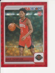 2023-24 Hoops Amen Thompson Rookie Red Hyper Holo /99 Card #242 RC Color Match - Foto 1 di 2