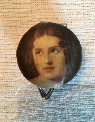 VINTAGE MINI HARD CASE FABRIC COVERED METAL COIN PURSE - Image 1 of 4