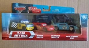 Disney Cars 3 Pack Lenticular DEXTER HOOVER Checker Flag, MCQUEEN & DAMAGED KING - Imagen 1 de 3