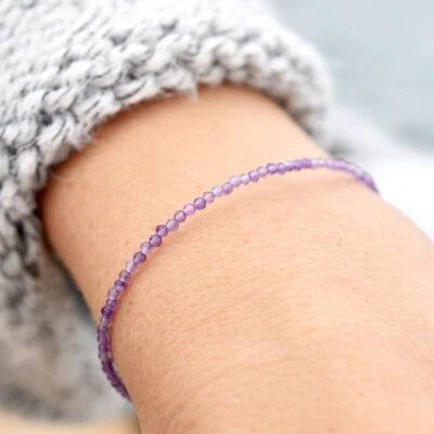 A++ 天然紫色紫水晶 2 毫米刻面圆形小宝石串珠手链 6-8 — 第 1/4 张图片