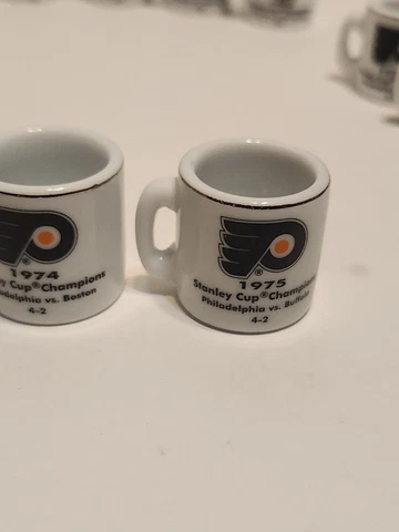 1974/75 PHILADELPHIA FLYERS CERAMIC MINI MUG NHL 1.25" TALL STANLEY CUP CHAMPION Cover