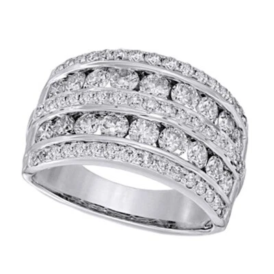 Alianza de boda de circonitas cúbicas de corte redondo de 2,05 quilates enchapada en oro blanco de 14 k en plata Foto 1 de 4