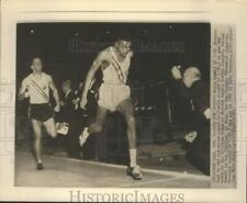 1957 Press Photo Track Star Arnie Sowell at Madison Square Garden Millrose Games