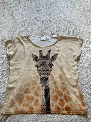 Camiseta Alfred Dunner Mujer Jirafa Cuentas Manga Corta Multicolor Petite PL Foto 1 de 4