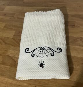 CASABA Spook Spider 🕷️Web 🕸️ Embroidered Cream Cotton Hand Towel NWOT