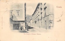 9248) TRENTO VIA LUNGA E PALAZZO OTTICO ANIMATA VIAGGIATA NEL 1898