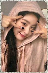 Tarjeta fotográfica oficial PB IRENE 02 TERCIOPELO ROJO IRENE & SEULGI TILT planta musical - Imagen 1 de 2