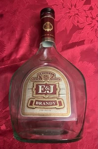Brandy E&J V.S. Botella Decantadora 1.75L Vidrio Verde - Tapa Tornillo - VACÍA - Imagen 1 de 3