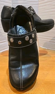 Ariat Westlake Damen Leder schwarz Blumen Slipper Clog Gr. 8.5B Gorpcore Hippie - Bild 1 von 16