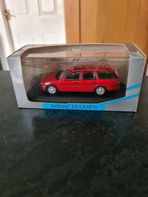 MINICHAMPS - 082010 - FORD MONDEO TURNIER - RED - Image 1 of 4