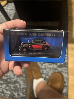 Ricko 38480 1:87 Red & Black Horch 930V Cabriolet Top Up 1939 Classic - Image 1 of 4