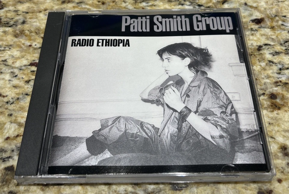 PATTI SMITH GROUP- RADIO ETHIOPA CD 1996 ARISTA RECORDS Foto 1 de 4
