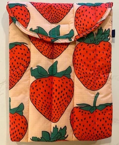 BAGGU Puffy Laptop Sleeve Strawberry Print Pink Red Green Black 13X9 Inch - Afbeelding 1 van 2
