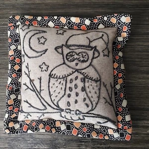 Hand Embroidered Forest Owl Bean Bag Night Time Scene Approximately 5 Inches - Imagen 1 de 6