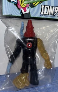 Figura Ion Men Sofubi turboPISTOLA piezas mixtas vinilo suave y resina 2015 firmada - Imagen 1 de 5