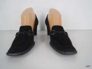 Mocasines de salón Stuart Weitzman talla 7 AA 7N gamuza negro hebilla de corte láser - Imagen 1 de 11