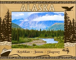 Marco de imagen de madera grabado con láser Alaska-Ketchikan-Juneau-Skagway 5 x7 - Imagen 1 de 2