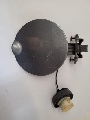 Dodge Ram 1500 2002-2008 camioneta 4,7 L puerta de llenado de combustible plateada  Foto 1 de 4