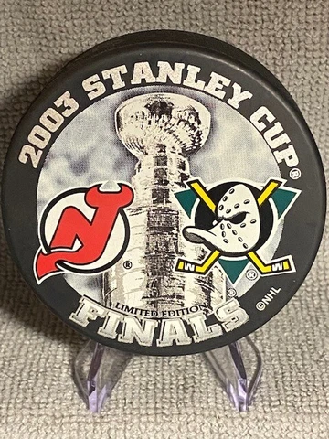 ANAHEIM DUCKS vs NEW JERSEY DEVILS 2003 "RARE" Stanley Cup Finals souvenir puck Cover