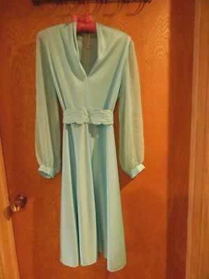 复古 20 世纪 70 年代雪纺柔软浅绿色连衣裙 漂亮细节串珠腰带 尺寸 12 ex cond — 第 1/4 张图片