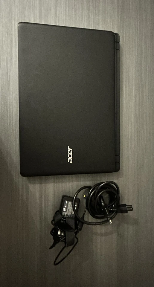 Vendo pc portatile usato.Modello: ACER ES1-523-26SO. Anno 2016 - Immagine 1 di 4