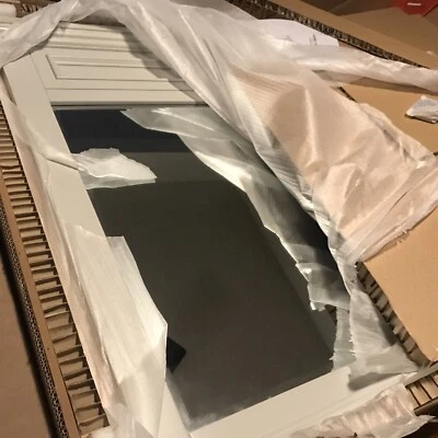 Espejo tocador de pared gris con marco de madera Sadie 28" x 36" para decoración del hogar Foto 1 de 3