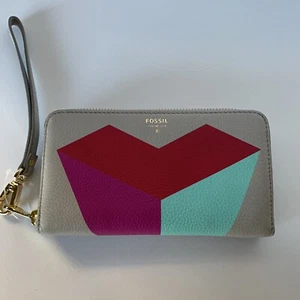 NWT FOSSIL VALENTINES DAY ZIP AROUND WRISTLET LEATHER WOMEN WALLET GREY - Picture 1 of 12