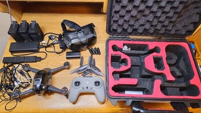 DJI FPV Combo Drone Set with Controller Goggles 3 Batteries Propellers Hard Case - Image 1 of 4
