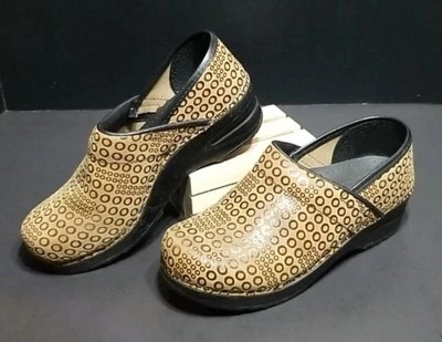 Zuecos Sanita para mujer profesionales coñac círculo marrón talla 35 EE. UU. 4,5 Foto 1 de 4