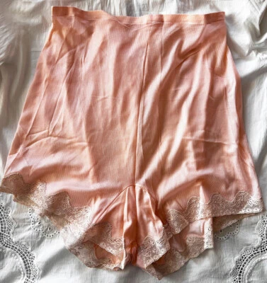 Calcinha de renda vintage década de 1940 rosa acetinada rayon Marie Rohr X pequena - Imagem 1 de 4