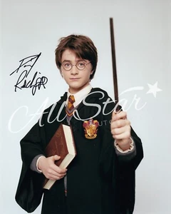 HARRY POTTER - Daniel Radcliffe Signed Photograph 02 (MC) - Picture 1 of 1