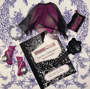 Monster High Spectra Vondergeist G1 First Wave Outfit Gürtel Schuhe Tagebuch Ersatz - Bild 1 von 7