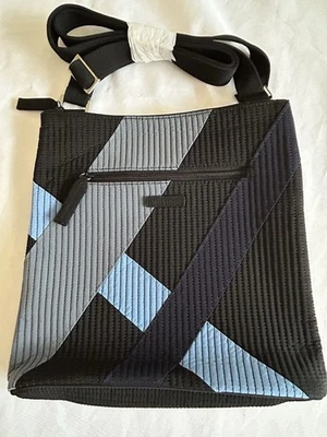 NUEVO Bandolera Vera Bradley Clásica AZUL MARINO PATCHWORK Hipster Negra Azul Gris Regalo Foto 1 de 4