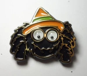 Hallmark 1982 Halloween Spider Googly Eye Hexen Hut Pin  - Bild 1 von 3