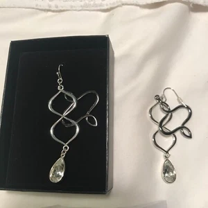 Avon 2011 Open Loop Teardrop Pierced Earrings- New With Box - Picture 1 of 6