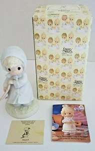 PRECIOUS MOMENTS 110019 “March” Niña Con Cometa Porcelana Figura 1987 con Caja - Imagen 1 de 6