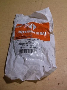 NEW International 1677433C1 RH Right Door Latch *FREE SHIPPING* - Picture 1 of 3