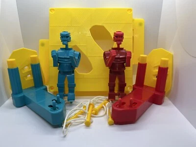 ​Rock 'Em Sock Em Robots: tú controlas la batalla de los robots en un ring de boxeo Foto 1 de 3