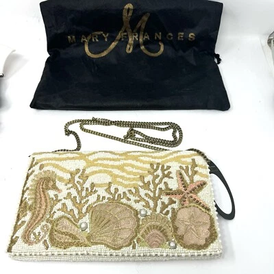 NOVA Bolsa de Mão Mary Frances “Pérola” Frisada Cavalo Marinho Concha de Ostra Correia Corrente Coral - Imagem 1 de 2