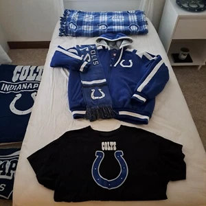 Colts Ultimate Super Fan Package Apparel, blankets and clock. - Picture 1 of 7