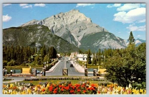 Main Street Banff And Cascade Mountain, Banff National Park, Alberta, Postcard - Picture 1 of 2