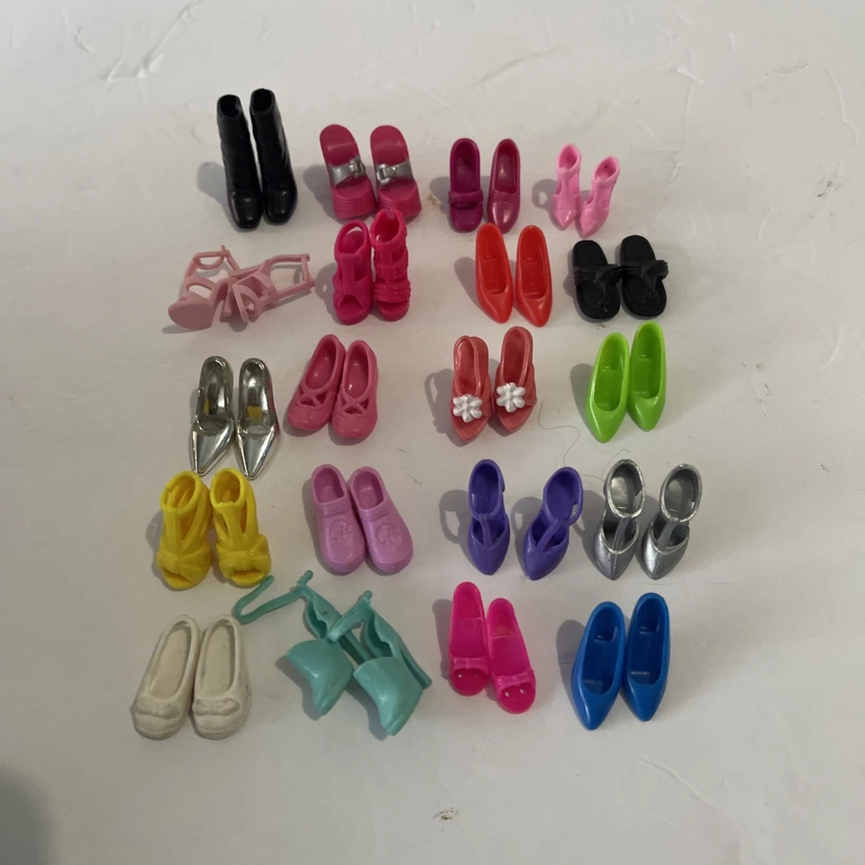 Barbie Skipper Stacie Zapatos 20 Pares Pies Planos Altos Bota Sandalia Foto 1 de 4