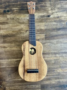 Kamaka Gold Label Soprano Ukulele! Near Perfect! Tiny Blemish. Beautiful Grain! - Picture 1 of 12