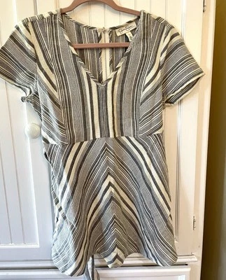Jessica Simpson Maternity Women's White Blue Stripe Short Sleeve Top Size Small - Image 1 of 4