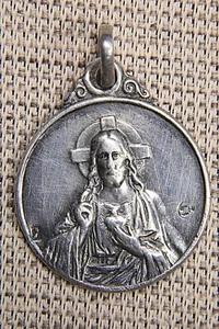 Medalla Sagrado corazón. Virgen del Carmen. Plata. Modernista. Medal Modernist - Imagen 1 de 8