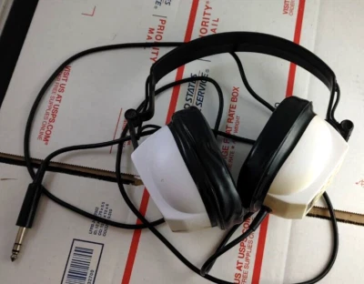 Auriculares dinámicos Recoton ST-10 de colección 8 ohmios 1/4" cable conector con cable blanco 8 ohmios Foto 1 de 4