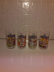 Juego completo de 4 vasos de coleccionista The Flintstones 1991 Hannah Barbara Hardees - Imagen 1 de 2