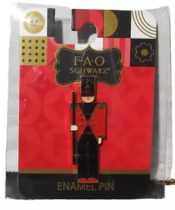 Nuovo soldatino giocattolo FAO Schwarz Natale spilla smaltata dettagli colore oro lucido - Foto 1 di 4